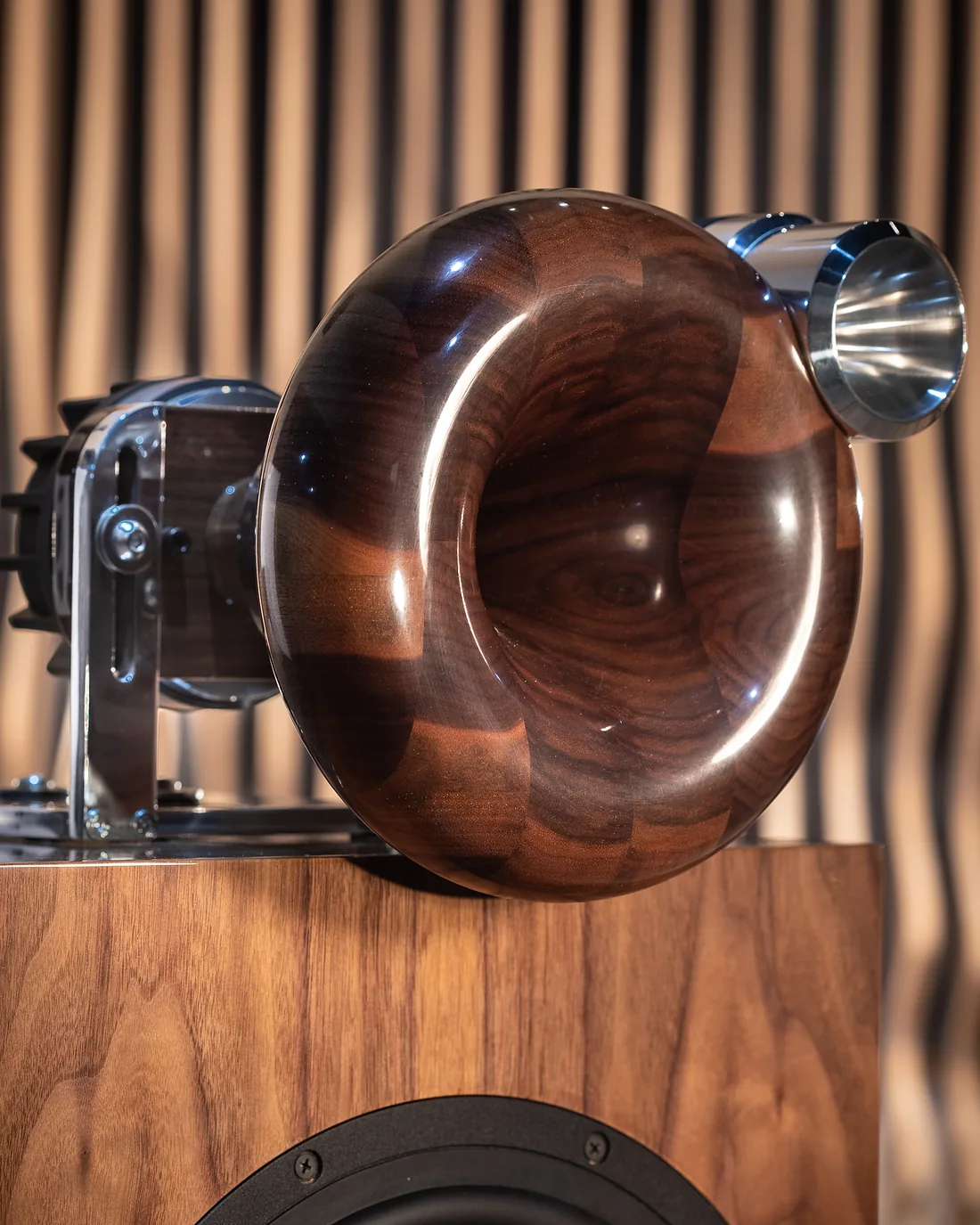 FakirONE horn sculpted from solid timber